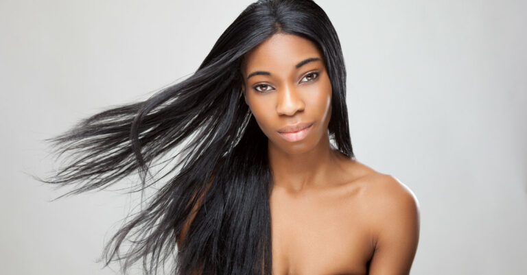 Comment lisser ses cheveux afro sans défrisage