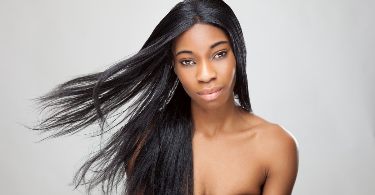 Comment lisser ses cheveux afro sans défrisage