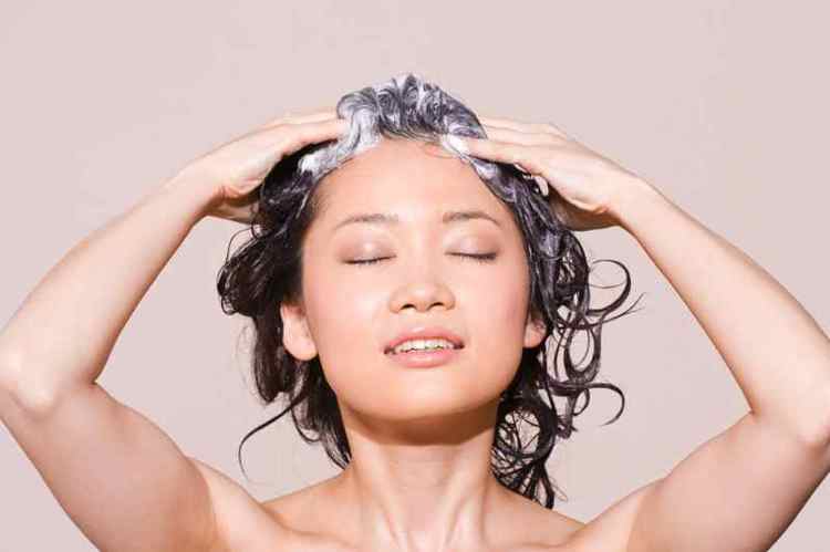 meilleur shampoing pour cheveux surchargés