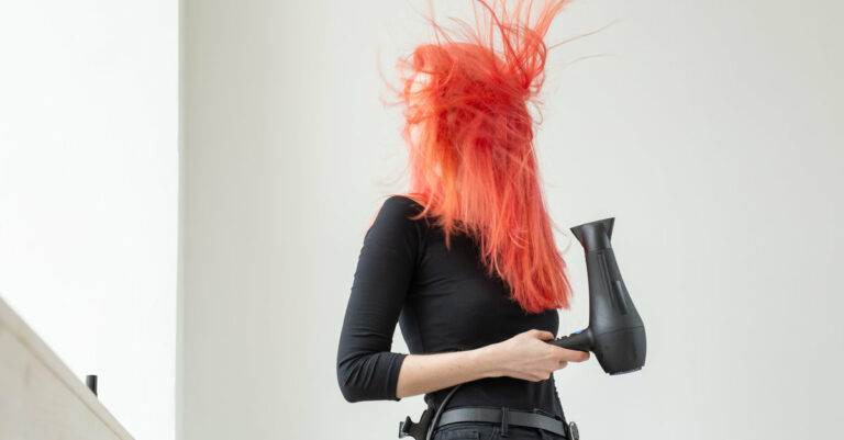 Brosse soufflante ou sèche-cheveux