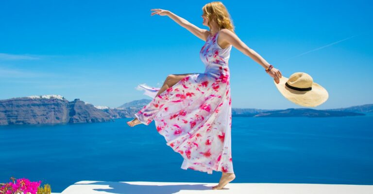 Ces 3 robes légères et estivales sont absolument à avoir dans son dressing pour être à la pointe de la tendance tout l’été 2022 !