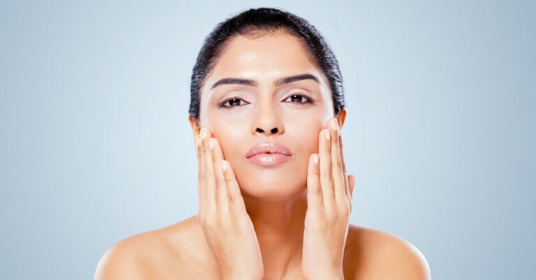 Yoga du visage avez-vous déjà essayé la nouvelle tendance antirides de l’été Voici pourquoi vous devriez vous y mettre