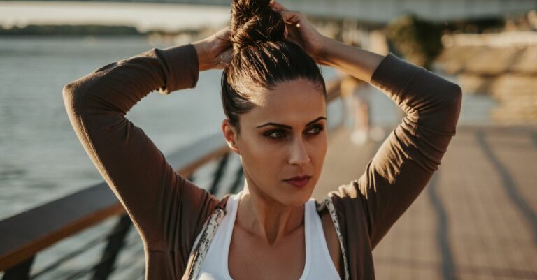 Comment faire un chignon facile et rapide sans élastique ?