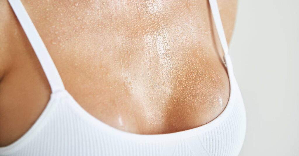 Les solutions pour ne plus transpirer sous les seins