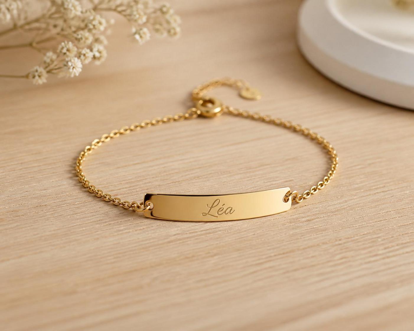 découvrez nos bijoux prénom uniques pour sublimer votre style avec une élégance personnalisée. offrez-vous ou offrez un cadeau précieux et chargé de sens.