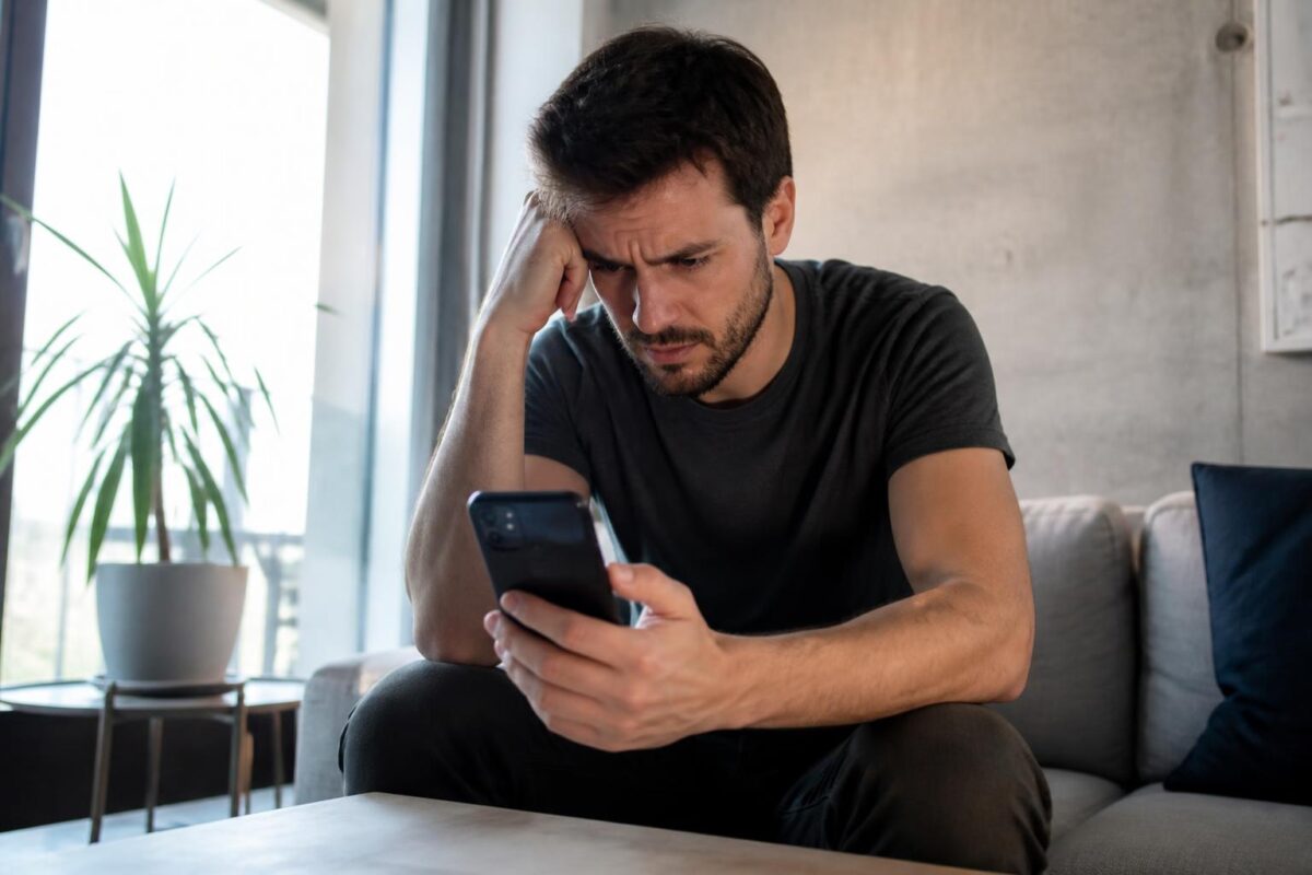 découvrez les 7 sms que les hommes redoutent recevoir et comprenez pourquoi ces messages peuvent agacer. un décryptage pour mieux gérer la communication au quotidien.