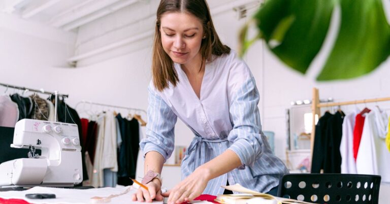 Robe tendance : les coupes flatteuses à repérer cette saison
